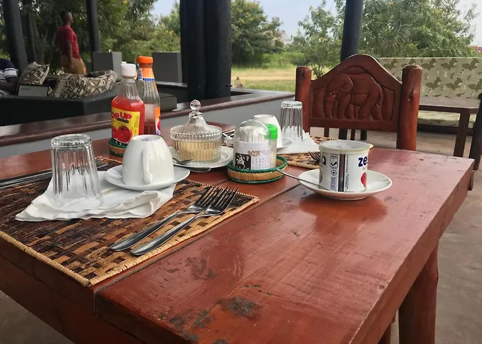 Enshama Game Lodge And Campsite