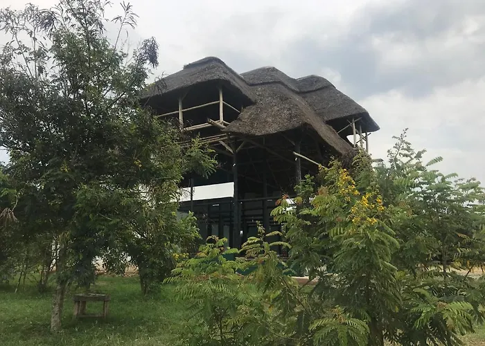 Enshama Game Lodge And Campsite